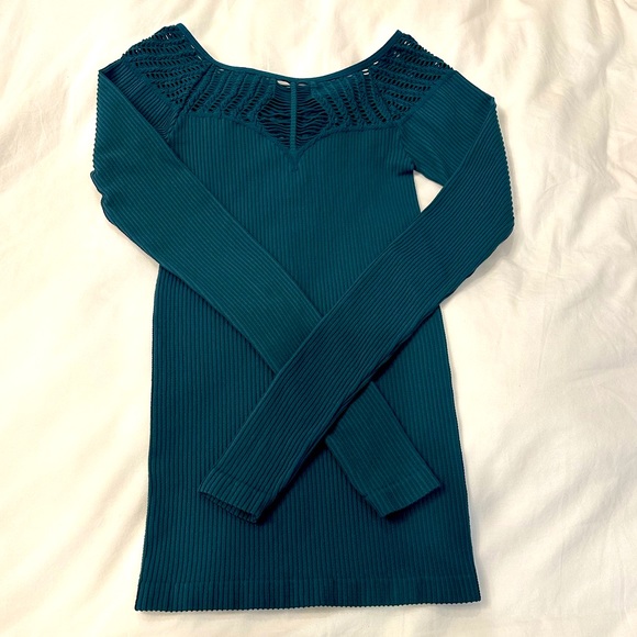 Free people long sleeve top with cut outs - Picture 3 of 6